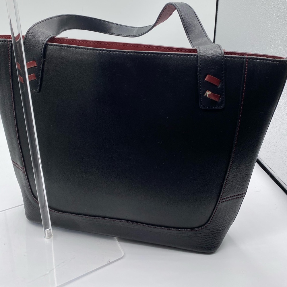 605 NWOT BCBG PARIS TOP HANDLED BAG Leather black w wine accents